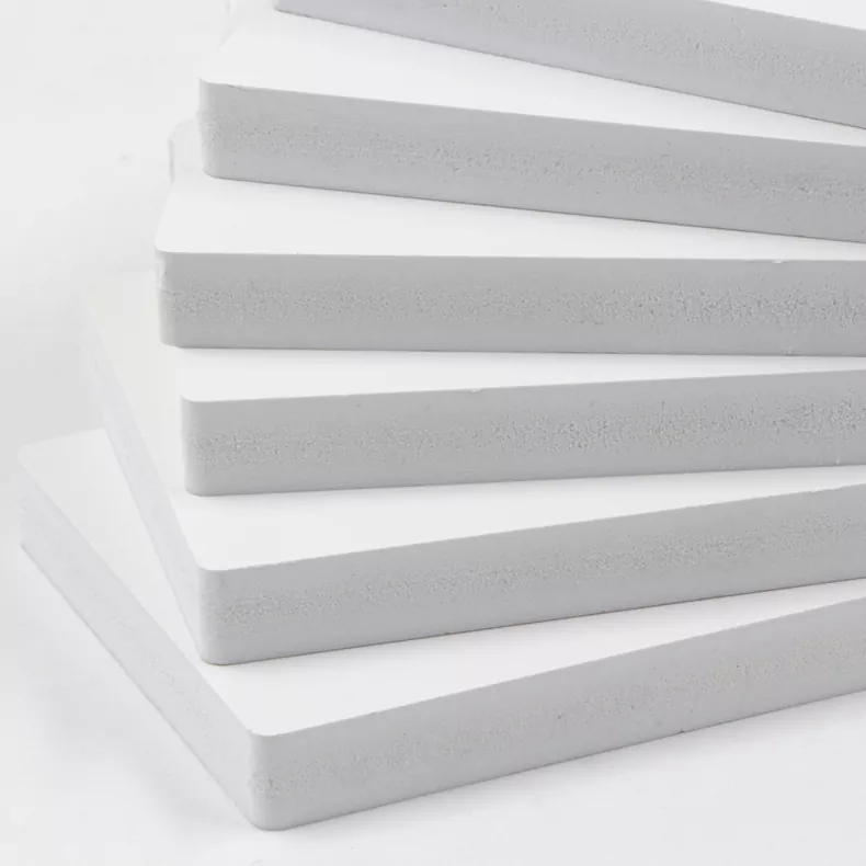 Processo di introduzione e produzione della scheda in schiuma in PVC